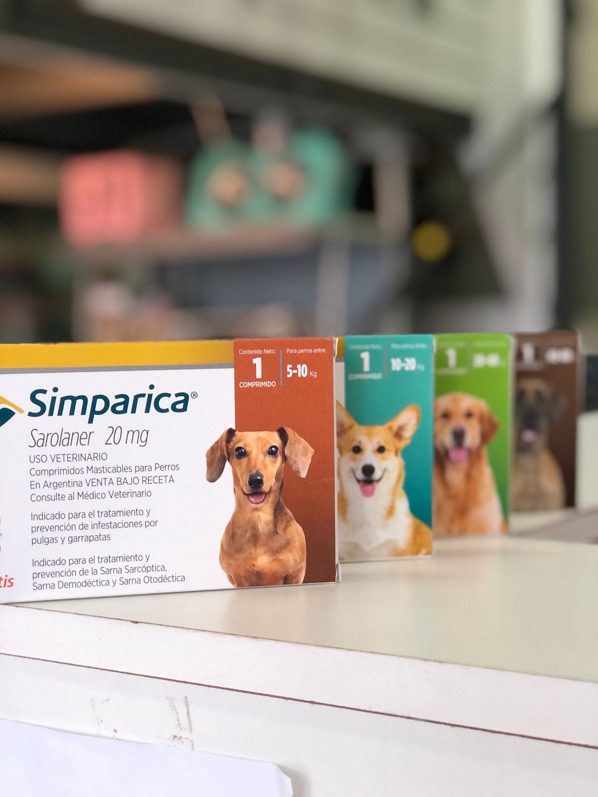 Mostrador de productos veterinarios en Mundo Veterinario
